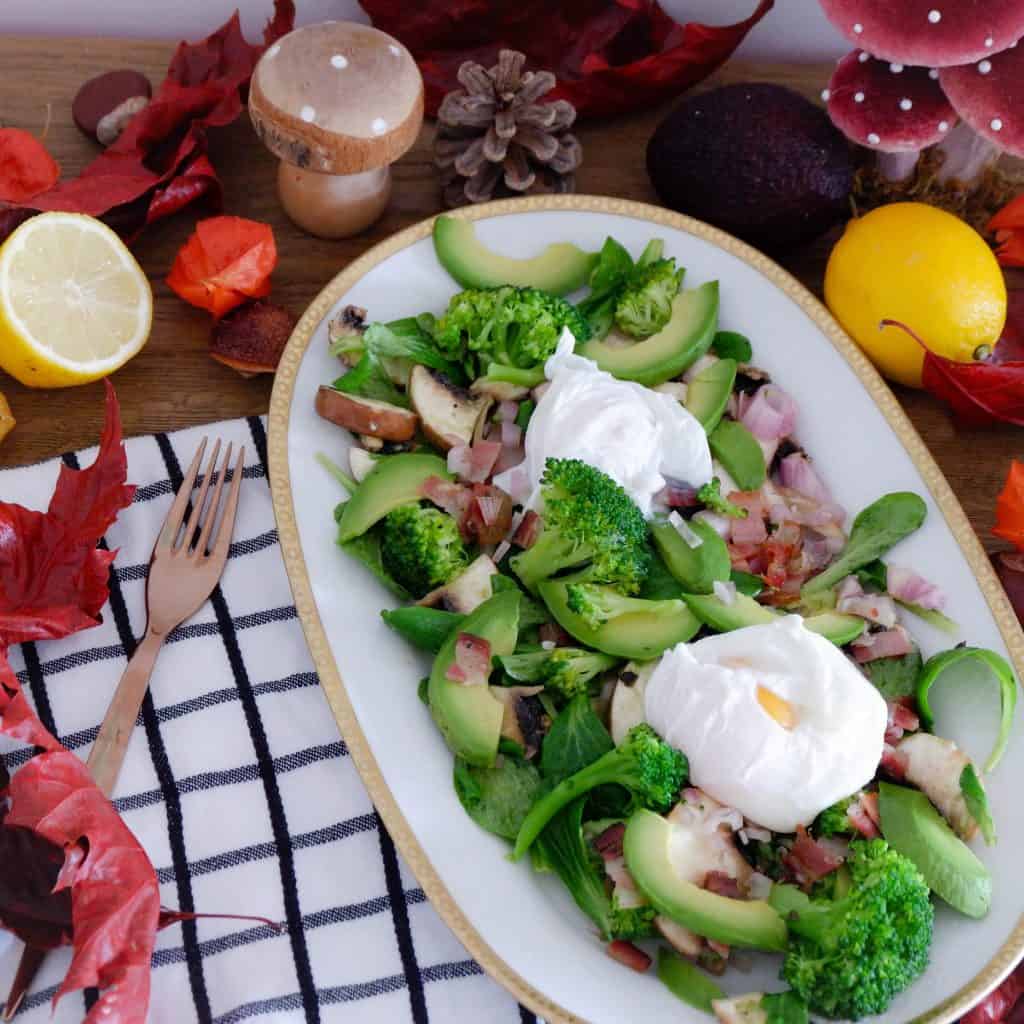 Herbstlicher Salat mit pochierten Eiern - Cooking is love