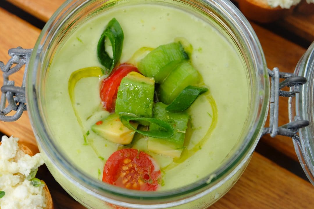 Avocado-Gurken Gazpacho an Feta Crostini - Cooking is love