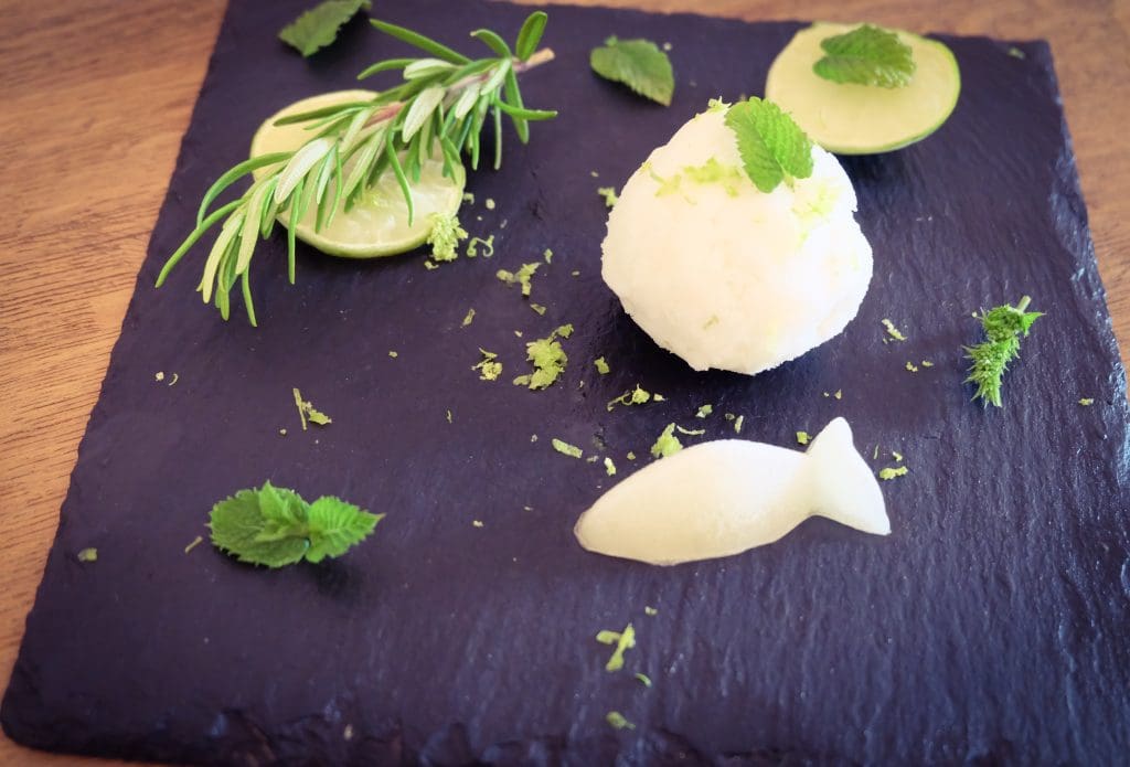 Limetten-Rosmarin-Ingwer Sorbet an geeistem GinMare Gelee - Cooking is love