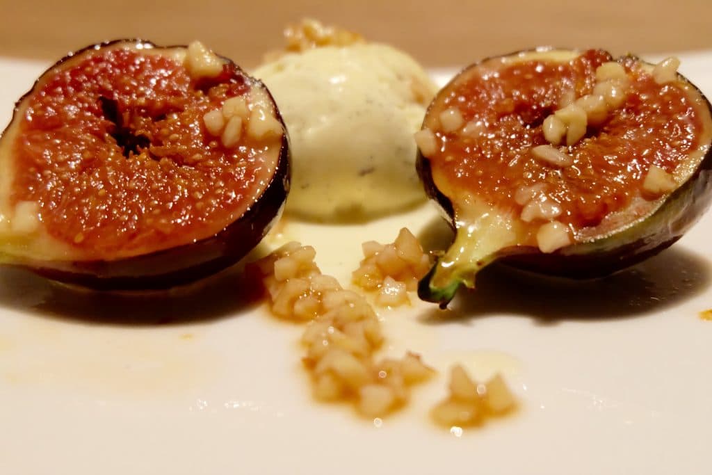 Gebratene Amaretto-Feigen an selbst gemachtem Vanilleeis - Cooking is love