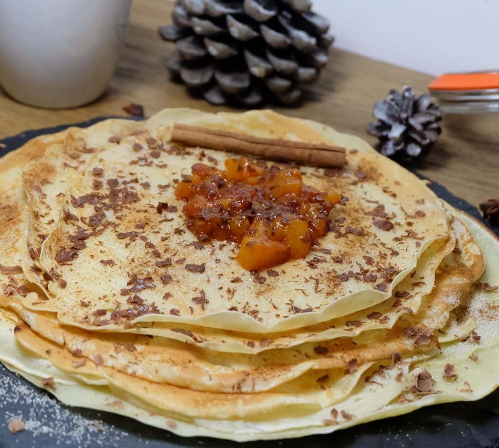 Pfannkuchen mit Pflaumenkompott, Zimt und Schokolade - Cooking is love