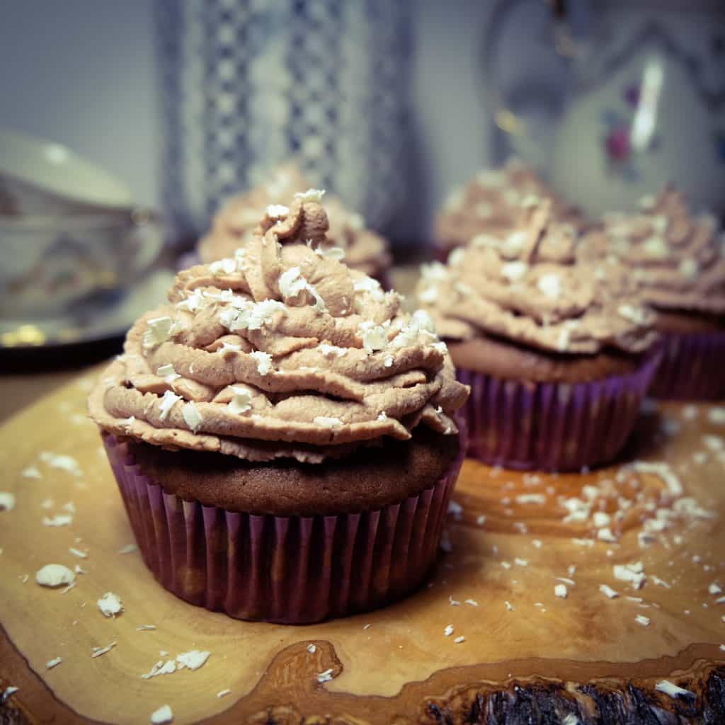 Schokoladen-Tonka Cupcakes mit Schokosahne - Cooking is love