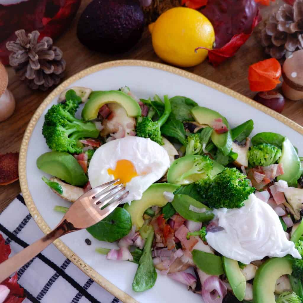 Herbstlicher Salat mit pochierten Eiern - Cooking is love