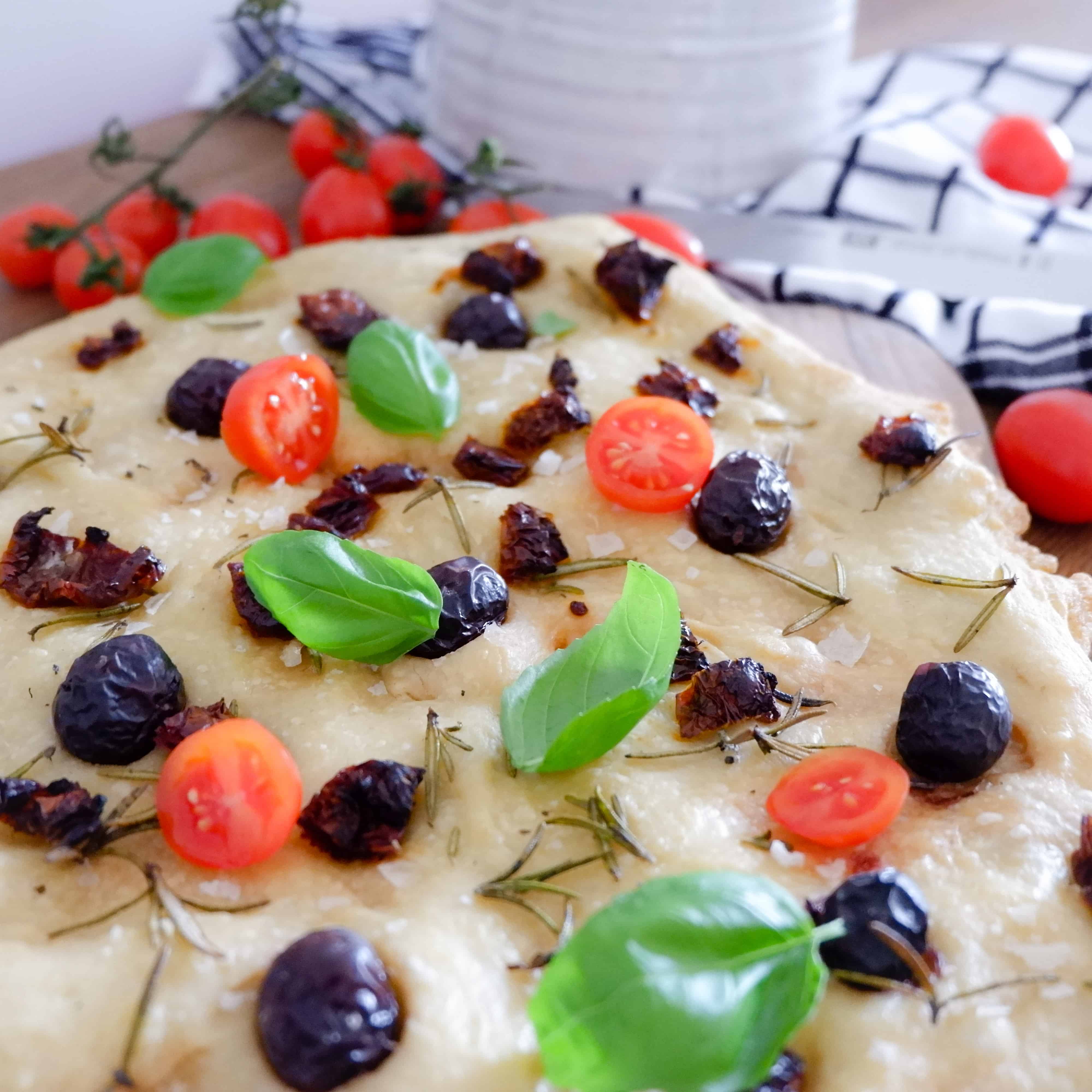 Focaccia-Oliven-Rosmarin-Tomaten - Cooking is love